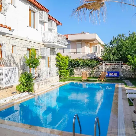 Lımonı Alaçati Otel *